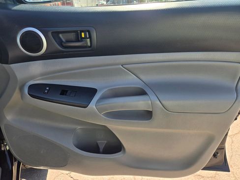 Used 2012 Toyota Tacoma PreRunner image 15