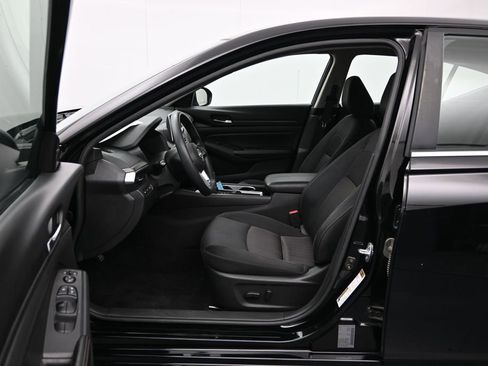 Used 2024 Nissan Altima 2.5 SV FWD image 19