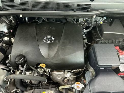 Used 2020 Toyota Sienna Limited Premium FWD image 34