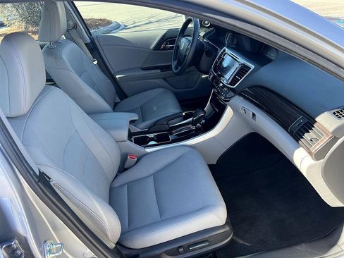 Used 2017 Honda Accord EX-L image 17