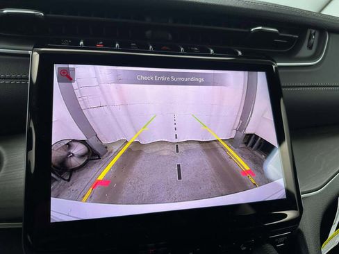 New 2025 Jeep Grand Cherokee Limited image 32