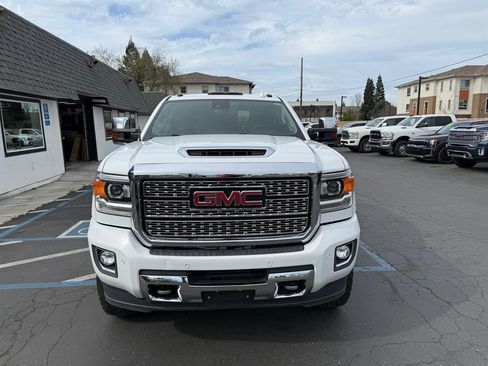 Used 2019 GMC Sierra 3500 Denali w/ Duramax Plus Package image 2