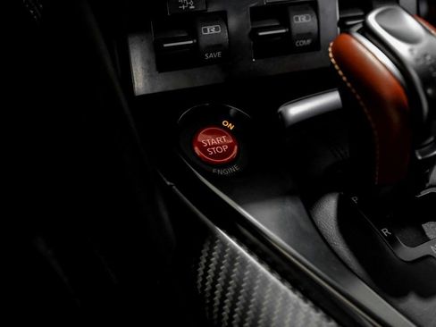 Used 2021 Nissan GT-R Premium image 15