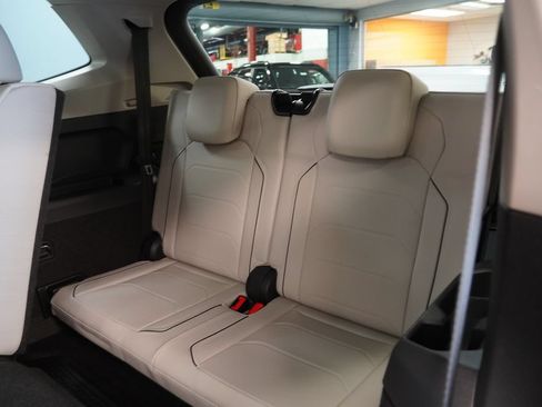 Used 2018 Volkswagen Tiguan SEL Premium w/ 3rd Row Seat Package AWD/4WD image 29