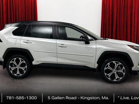 Certified 2025 Toyota RAV4 XSE w/ Weather Package AWD/4WD image 4