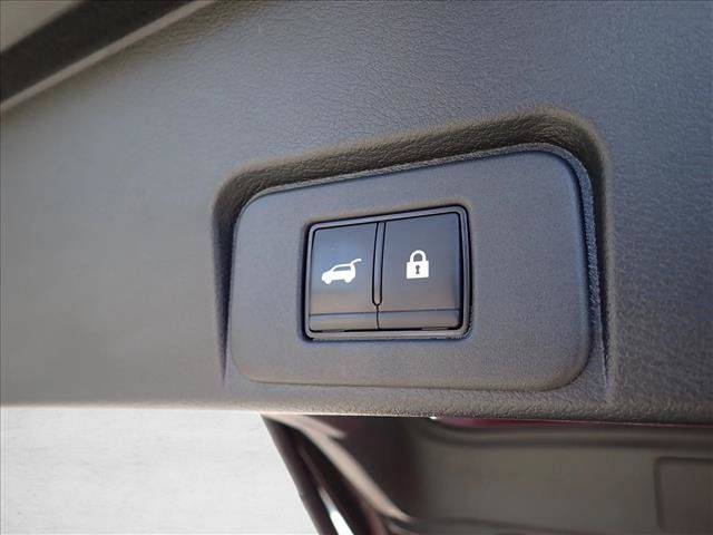 Used 2025 Nissan Rogue SV AWD/4WD image 9