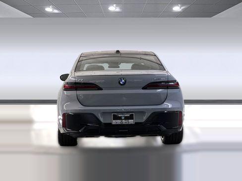 Used 2026 BMW i7 xDrive60 w/ Executive Package RWD image 9