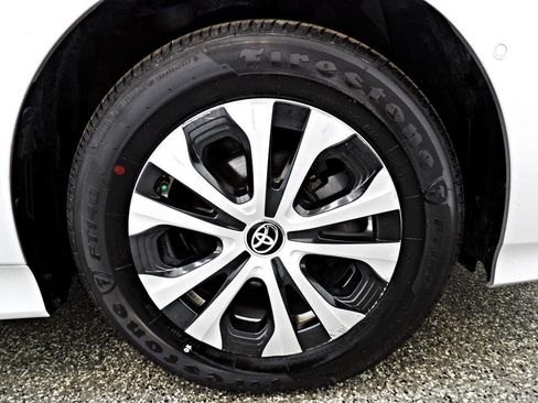 Used 2020 Toyota Prius XLE w/ Advanced Technology Package image 21