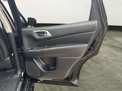 Used 2014 Nissan Pathfinder Platinum w/ Cargo Package image 18