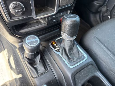Used 2023 Jeep Gladiator Sport w/ Off Road Group AWD/4WD image 19