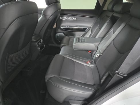 Used 2025 Genesis GV70 2.5T AWD/4WD image 11