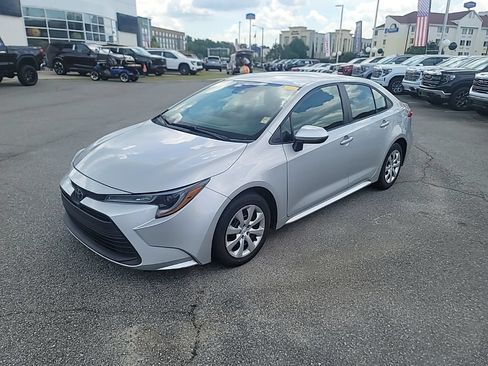Used 2024 Toyota Corolla LE FWD image 3