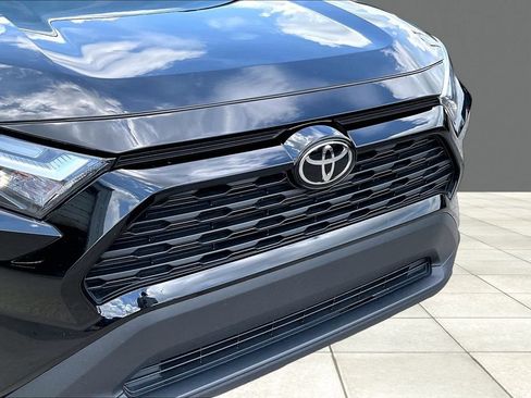 Used 2025 Toyota RAV4 XLE AWD/4WD image 23