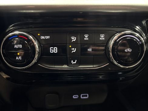 Certified 2025 Chevrolet Trax LT FWD image 28