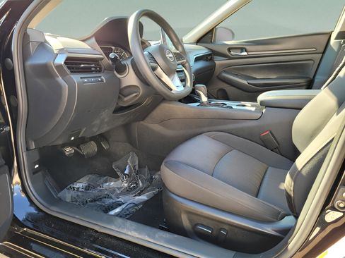 Used 2024 Nissan Altima 2.5 SV image 21