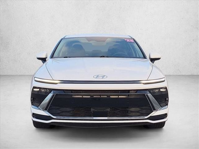Used 2025 Hyundai Sonata SEL FWD image 2