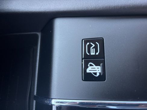 Used 2023 Mitsubishi Outlander 4WD Plug-In Hybrid image 30