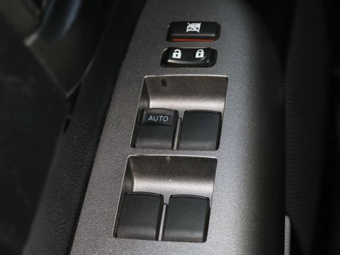 Used 2010 Toyota Tundra 4x4 CrewMax image 20