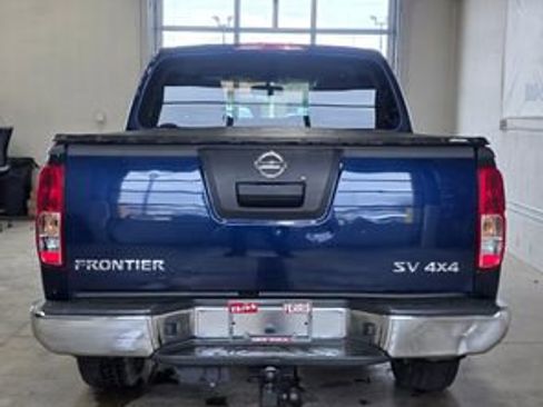 Used 2011 Nissan Frontier SV w/ SV Premium Utility Pkg image 4