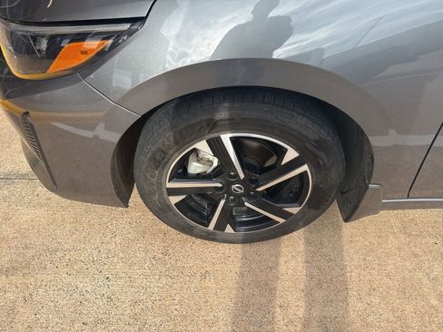 Used 2024 Nissan Sentra SV FWD image 11