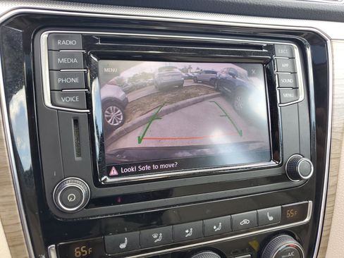 Used 2018 Volkswagen Passat 2.0T SE image 18