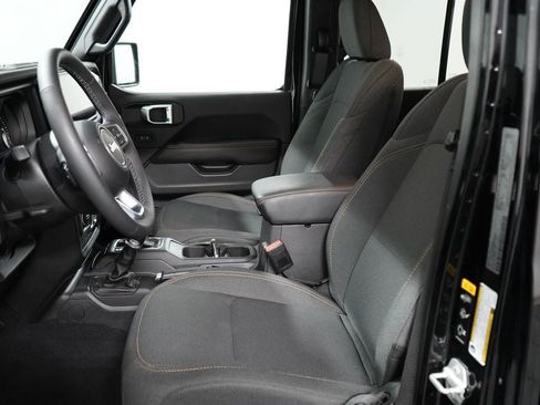 Used 2025 Jeep Wrangler Unlimited Sahara w/ Safety Group AWD/4WD image 12