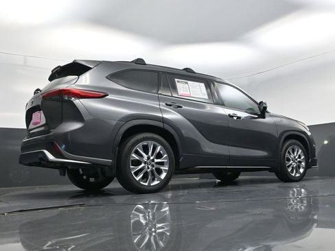 Used 2021 Toyota Highlander XSE image 20