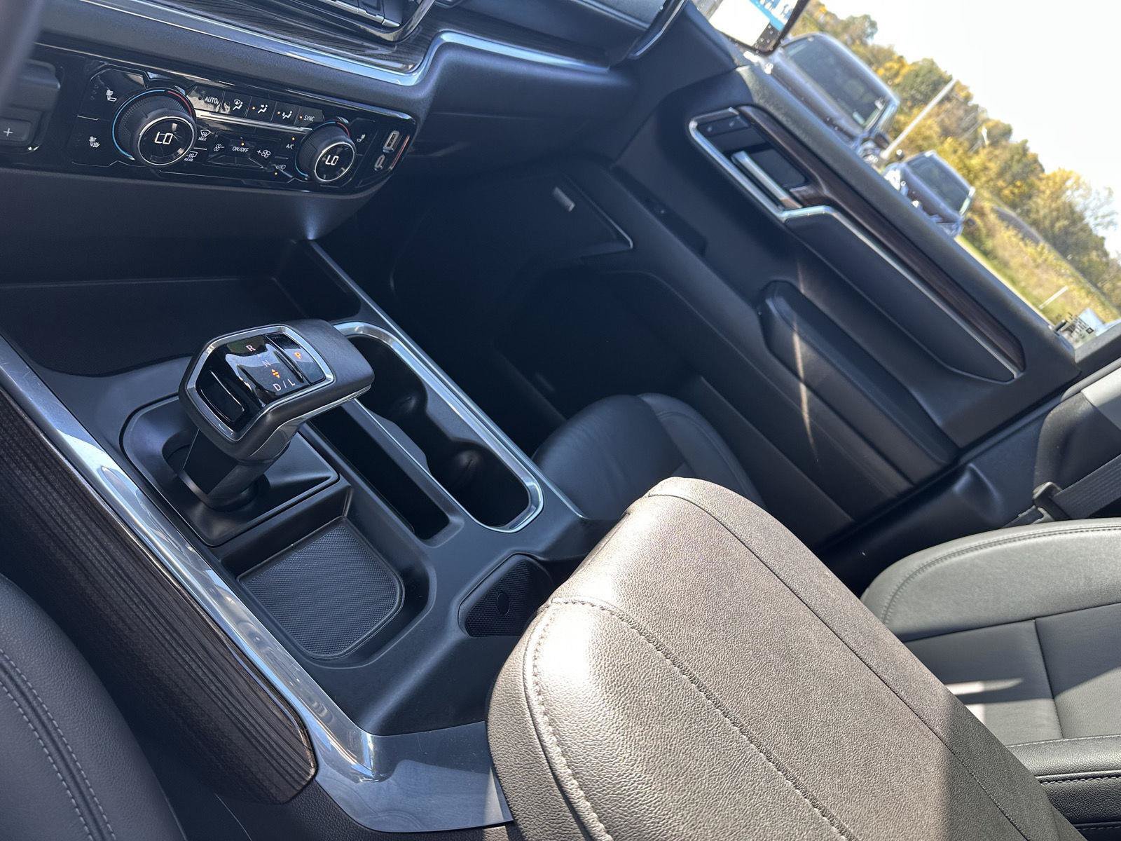 Used 2025 Chevrolet Silverado 1500 LT Trail Boss w/ Convenience Package II AWD/4WD image 25