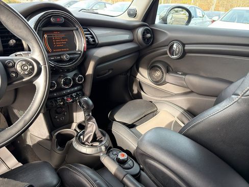 Used 2017 MINI Cooper 4-Door Hardtop image 21