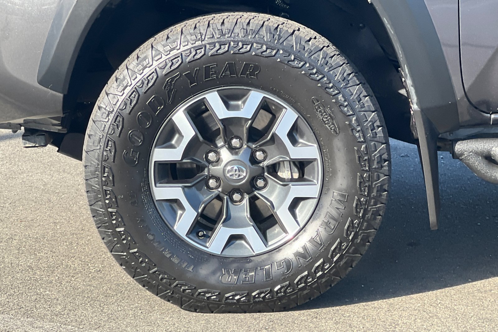Certified 2022 Toyota Tacoma TRD Off-Road w/ Technology Package AWD/4WD image 25