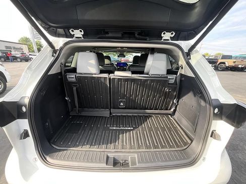 Used 2026 Toyota Highlander Limited AWD/4WD image 8