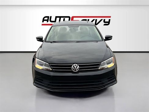 Used 2016 Volkswagen Jetta SE image 2