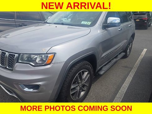 Used 2017 Jeep Grand Cherokee Limited AWD/4WD image 2