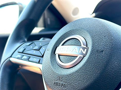 Used 2025 Nissan Sentra SV FWD image 30