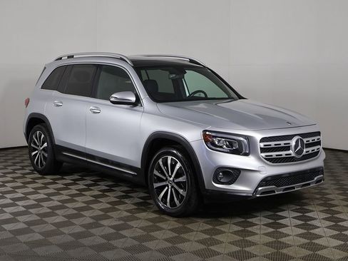 Used 2021 Mercedes-Benz GLB 250 4MATIC w/ Premium Package image 55