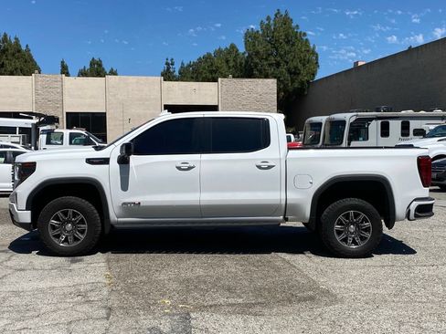 Used 2024 GMC Sierra 1500 AT4 w/ Technology Package AWD/4WD image 3