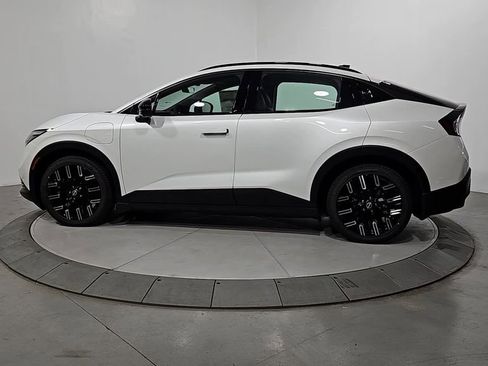 New 2026 Nissan Leaf Platinum+ w/ Cargo Package (Platinum+) FWD image 2