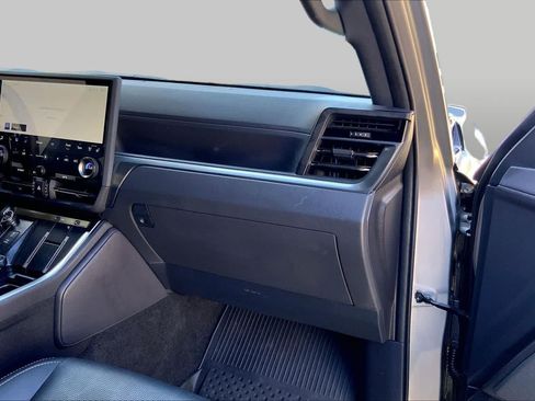 Used 2025 Lexus GX 550 w/ Accessory Package (2T) AWD/4WD image 19
