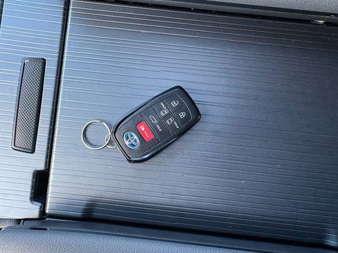 Used 2022 Toyota Sienna XSE image 20