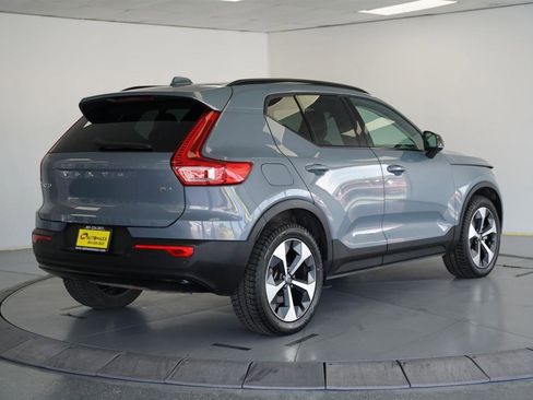 Used 2023 Volvo XC40 B4 Ultimate FWD image 7
