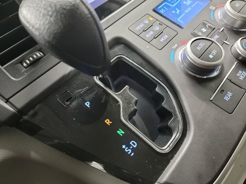 Used 2020 Toyota Sienna L image 26