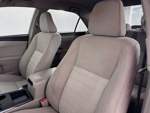 Used 2015 Toyota Camry LE image 33