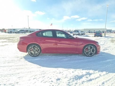 Used 2024 Alfa Romeo Giulia Veloce image 4