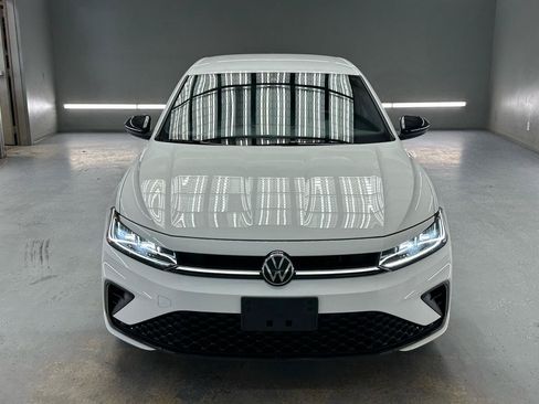 Used 2025 Volkswagen Jetta Sport FWD image 2
