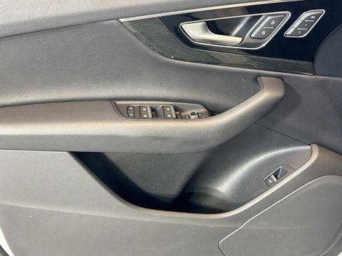 Used 2017 Audi Q7 3.0T Premium image 16