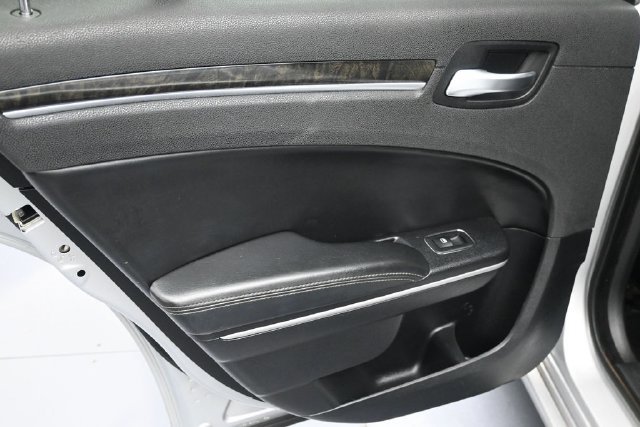 Used 2020 Chrysler 300 Limited RWD image 30
