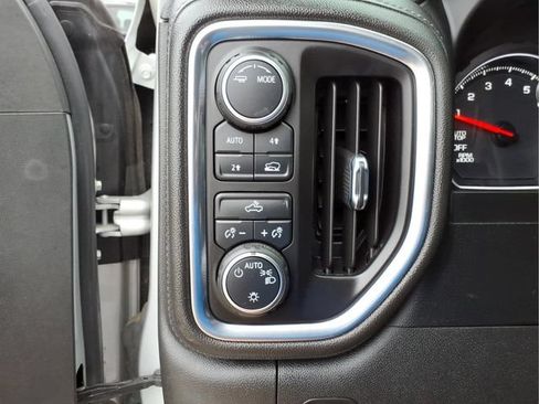 Used 2022 Chevrolet Silverado 1500 LT AWD/4WD image 17