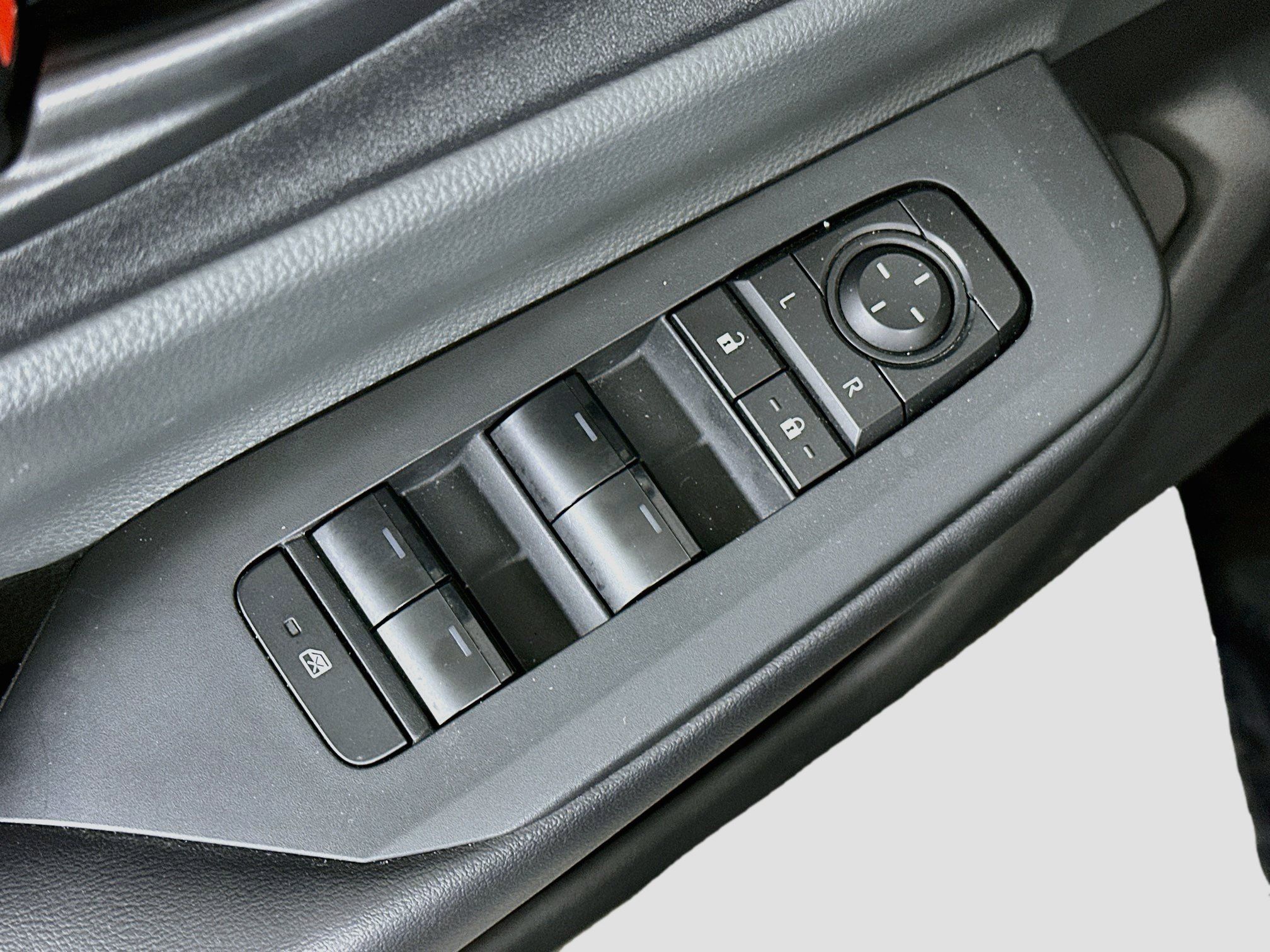 Used 2025 Toyota Prius LE FWD image 15