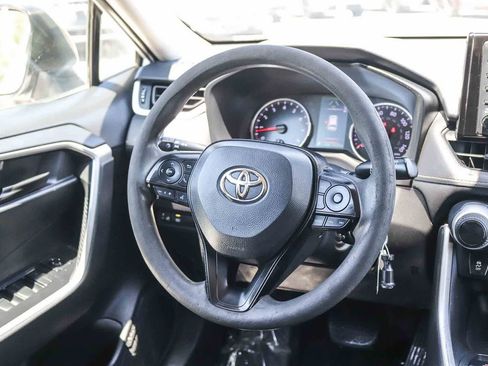Used 2021 Toyota RAV4 LE FWD image 13