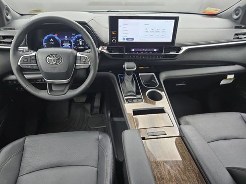 Certified 2025 Toyota Sienna Limited FWD image 14